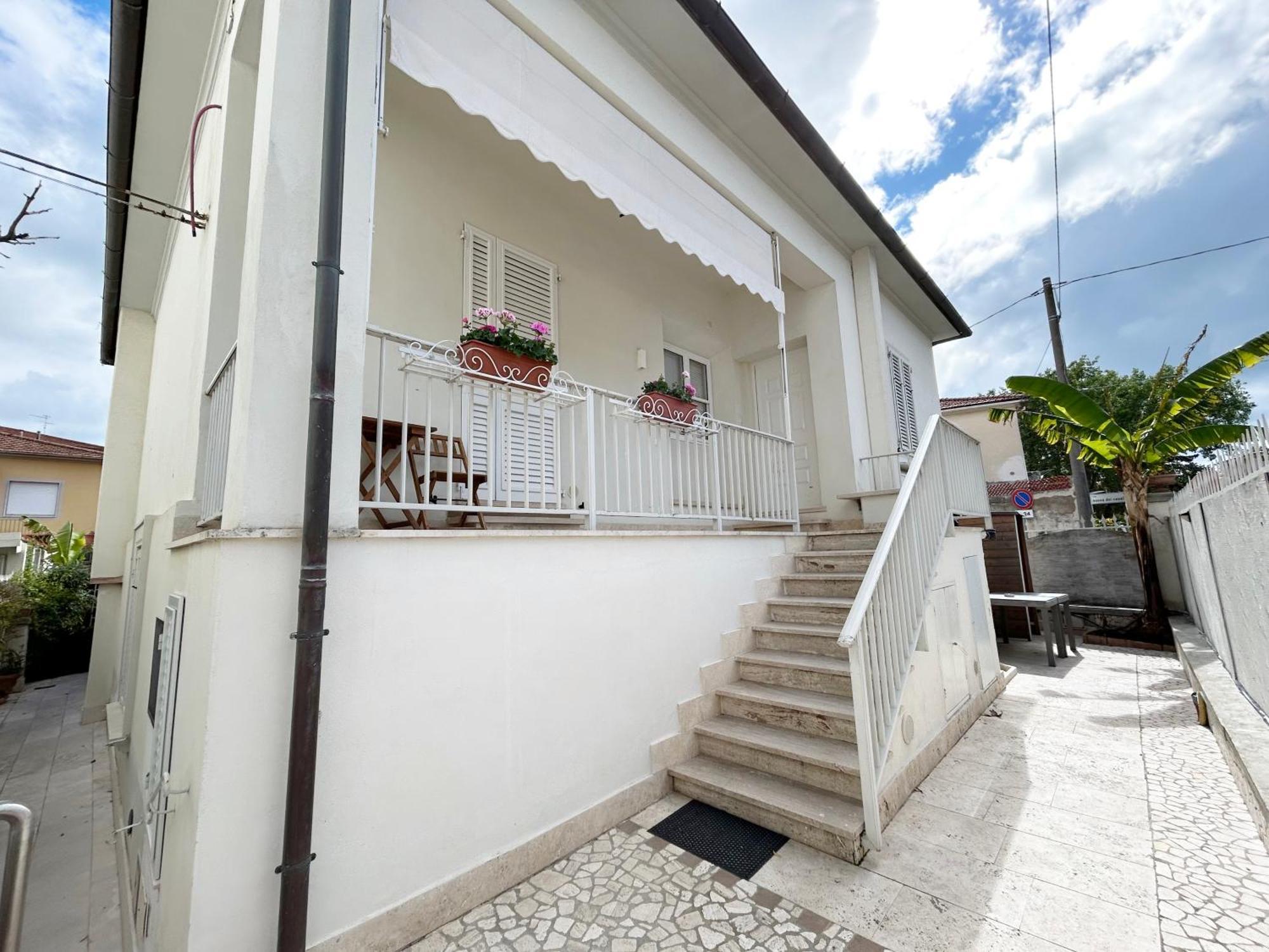 La Casa Di Rosi Al Mare Appartement Vada Buitenkant foto